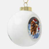 Chow Chow Hardlopen in de sneeuw met kerst Pet Keramische Bal Ornament (Links)