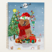 Chow Chow-hond in de sneeuw met kerstcadeaus Planner (Voorkant)