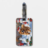 Chow Chow Rent in de Sneeuw met Kerstmuts Bagagelabel (Achterkant verticaal)