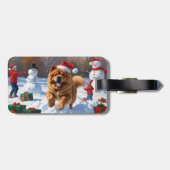 Chow Chow Rent in de Sneeuw met Kerstmuts Bagagelabel (Achterkant horizontaal)