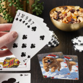 Chow Chow Rent in de Sneeuw met Kerstmuts Pokerkaarten (Insitu)