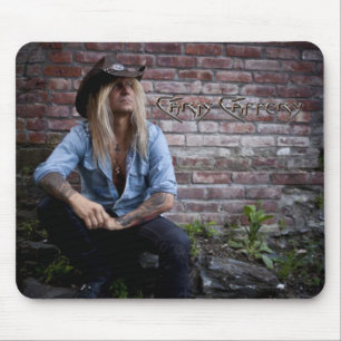 Chris Caffery Zitting by Brick Wall Muismat