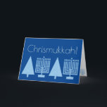 Chrismukkah Light Blue Holiday Voeg je foto toe Feestdagen Kaart<br><div class="desc">Voeg je favoriete familiefoto toe aan de binnenkant van deze charmante Chrismukkah-vakantiekaart in pastelblauw op het rijke koninklijke blauw. Dit elegante moderne wenskaart is ontworpen voor gemengde families die zowel Hanoeka als Kerstmis vieren. De bleke blauwe afbeeldingen van een Hanukkah Menorah en een kerstboom worden herhaald binnen de kaart samen...</div>