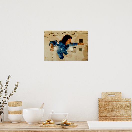 Christa McAuliffe in gewichtloze training Poster (Keuken)