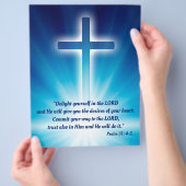 Christelijk Kruis aan gloeiende blauwe achtergrond Flyer (Hand)