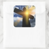 Christelijk kruis bij paassoennierdienst vierkante sticker (Tas)