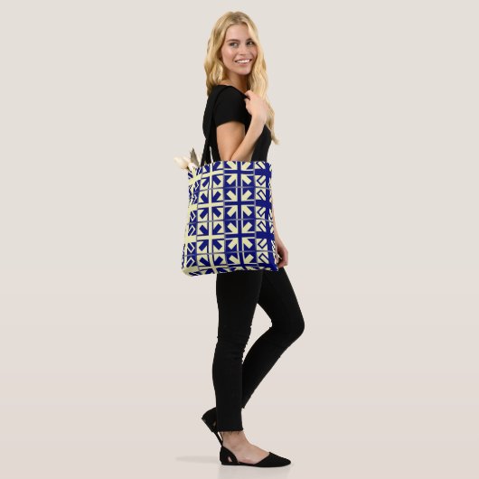 Christelijk kruispatroon 2 tote bag (Op model)