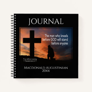 CHRISTELIJK MAN DAT KNIELT VOOR GODS GEBED NOTITIEBOEK