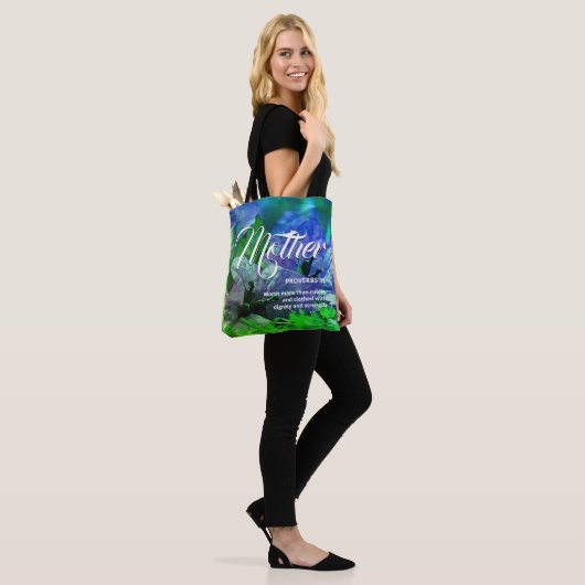 CHRISTELIJK MOEDERspreekwoord 31 Blauwe Floral Tote Bag (Op model)