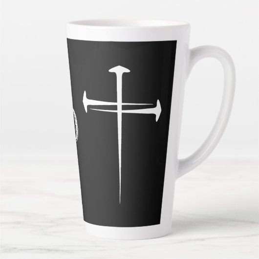 Christelijk OPGESLAGEN met 3 Nail Cross Latte Mok (Rechts)