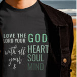 Christelijk Scripure T-shirt<br><div class="desc">Christelijk T-shirt met een citaat van Matthew 22:37: "Hou van de Heer Uw God met al uw hart en met al uw ziel en al uw geesten." in gemengde kalligrafie en minimalistische typografie. Dit trendy, moderne geloof ontwerp is het perfecte geschenk en mode statement. #Christelijk #religie #scriptie #geloof #bible #jesus...</div>