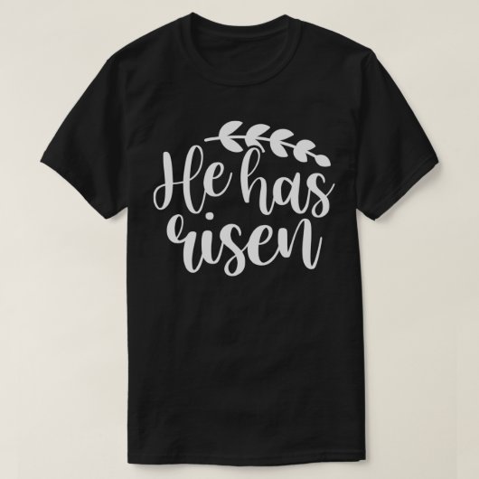 Christelijke bijbelcitaat uit Pasen Hij heeft fami T-shirt (Design voorkant)