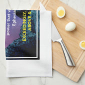 Christelijke bijbelversie | GOD IS IN STAAT Theedoek (Quarter Fold)