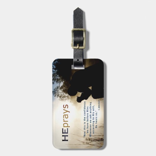 Christelijke HIJ PRAYS Bagagelabel (Voorkant verticaal)