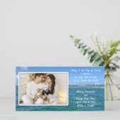 Christelijke kerstvuurtoren voor de oceaanfotokaar feestdagenkaart (Staand voorkant)