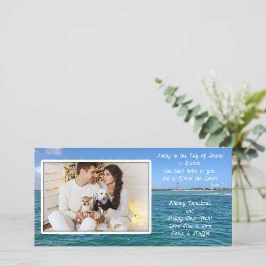 Christelijke kerstvuurtoren voor de oceaanfotokaar feestdagenkaart (Staand voorkant)