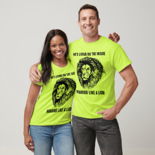 Christelijke T-Hemden, HIJ WOONT OP BINNEN LION T-shirt
