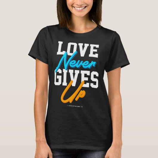 Christian bible verse scriptures Love Never gives  T-shirt (Voorkant)