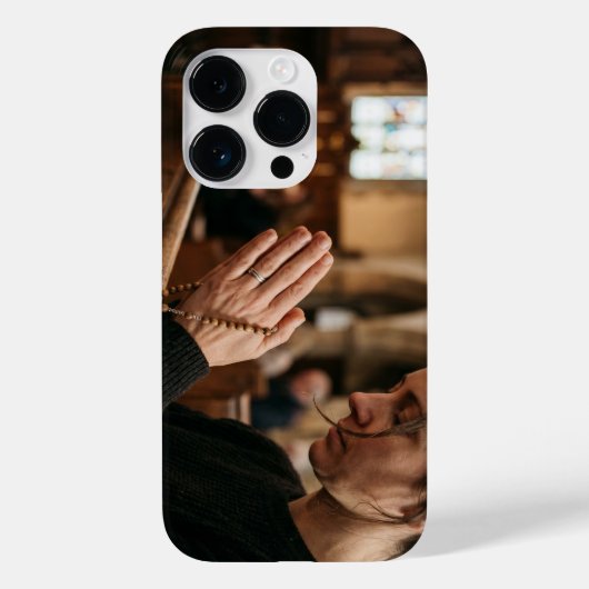 Christian Praying Hands with Rosary iPhone Case (Achterkant)