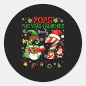 Christmas 2025 The Year I Barely Survived Six Seve Ronde Sticker (Voorkant)