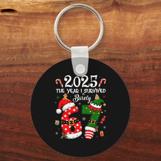 Christmas 2025 The Year I Barely Survived Six Seve Sleutelhanger (Voorkant)