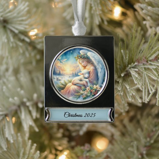 Christmas Angel with Lamb in Winter Peace Verzilverd Banner Ornament (Boom)