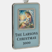 Christmas Angel with Lamb in Winter Peace Verzilverd Omlijst Ornament (Rechts)