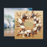 Christmas Beach zeeschelpen dennenappels zeewier Feestdagenkaart<br><div class="desc">Mooie schelpen,  dennenappels,  zeewier en dennennaalden Kerstkrans. Voor de gelukkigen die niet te maken hebben met tonnen sneeuw en in de winter naar het strand kunnen.</div>