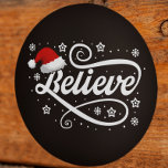 Christmas Believe Santa Claus - Santa Hat Zwart Ronde Sticker<br><div class="desc">Omarm de magie van het vakantieseizoen met ons 'Christmas Believe Santa Claus - Santa Hat Black'-ontwerp. Met een klassieke kerstmuts en de tijdloze boodschap van geloven in de vreugde en het wonder van Kerstmis, is dit feestelijke ontwerp perfect voor het verspreiden van feestvreugde. Of je nu een echte gelovige in...</div>