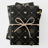 Christmas Black And Gold Snowflake Holly Pattern Inpakpapier Vel (In situ)