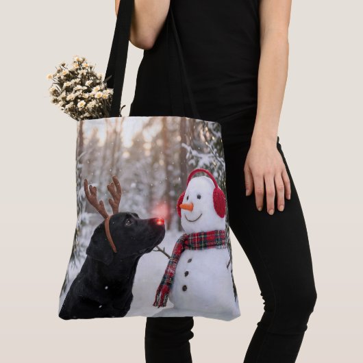 Christmas Black Labrador Retriever with Snowman Tote Bag (Dichtbij)