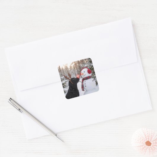 Christmas Black Labrador Retriever with Snowman Vierkante Sticker (Envelop)