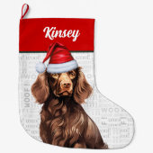 Christmas Boykin Spaniel met de naam Woof Achtergr Grote Kerstsok (Voorkant)