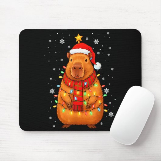 Christmas Capybara With Santa Hat Xmas Lights Tree Muismat (Met muis)