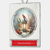 Christmas Cardinal Lantern Verzilverd Banner Ornament (Links)