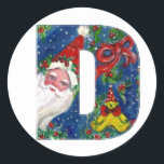 CHRISTMAS D LETTER/SANTA CLAUS MET RODE RIBBON RONDE STICKER<br><div class="desc">D initiaal Letter-kerstmonogram. Kleurrijk,  wit en artistiek acrylschilderij voor Kerstmis. Santa Claus,  sneeuwwinternacht met bloemige ornamenten,  kat,  rode boog,  groene decoratieve planten,  rode linten,  holbessen,  poppen en speelgoed in de sneeuw door Bulgan Lumini (c) com</div>
