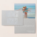 CHRISTMAS FAMILIE BEACH FOTO CARD SILVER FOIL FOLIE KAARTEN<br><div class="desc">Warmste wensen in elegante zilverfolie maken deze kerstfotokaart glans. Deel je afbeeldingen op het strand van je familie (of andere!) met een minimale moderne draai. De simpele gestileerde echte folietekst aan de voorkant en de persoonlijke feestelijke groet en de verrassende familiefoto aan de binnenkant zullen vrienden en familie van harte...</div>