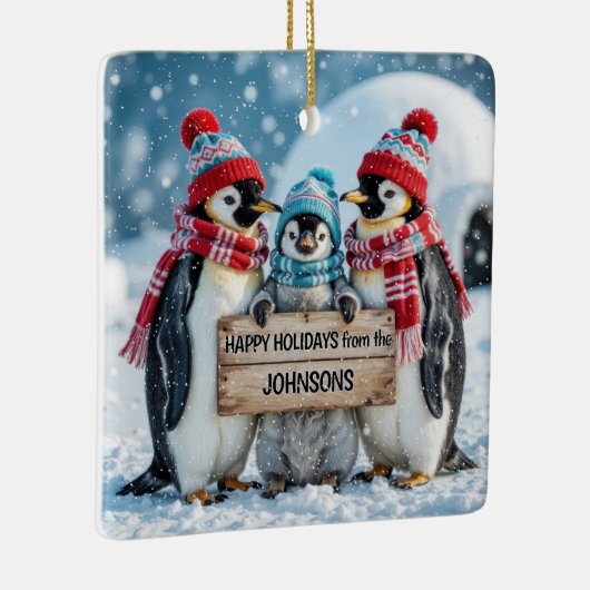 Christmas Family Penguins With a Wooden Sign Keramisch Ornament (Rechts)