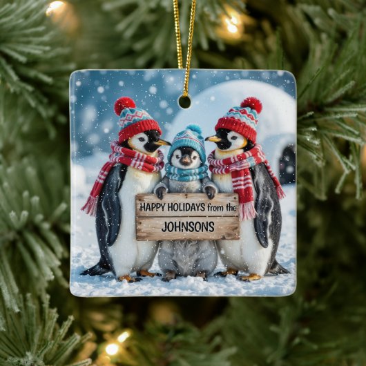 Christmas Family Penguins With a Wooden Sign Keramisch Ornament (Boom)