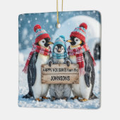 Christmas Family Penguins With a Wooden Sign Keramisch Ornament (Links)