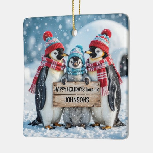 Christmas Family Penguins With a Wooden Sign Keramisch Ornament (Links)
