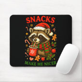 Christmas Funny Cute Feral Raccoon Snacks Make Me  Muismat (Met muis)