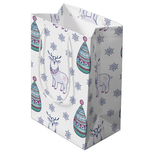 Christmas Gift Bag with Deer and Fir Trees Medium Cadeauzakje (Achterkant Gekanteld)