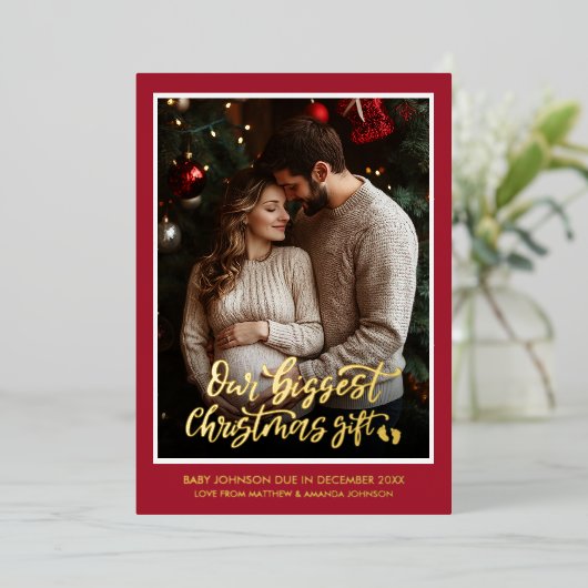 Christmas Gift Pregnancy Photo Announcement  Folie Feestdagenkaart (Staand Voorkant)