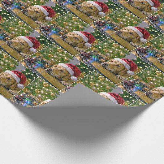 Christmas Golden Retriever Watching a Toy Train Cadeaupapier (Hoek)
