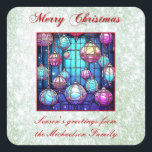 Christmas Green Glitter Glas in lood Bauble Vierkante Sticker<br><div class="desc">Helder en levendig glas-in-lood ontwerp van veelkleurige kerstbaubeldecoraties in een rood lijst. Met bleke groene glitter achtergrond en "Vrolijk kerstfeest". U kunt de aanpasbare persoonlijke begroeting onderaan het ontwerp wijzigen in uw eigen bericht.</div>