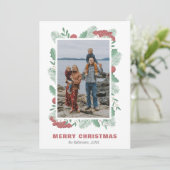 Christmas Greenery Foto Aangepaste familienaam Feestdagenkaart (Staand voorkant)