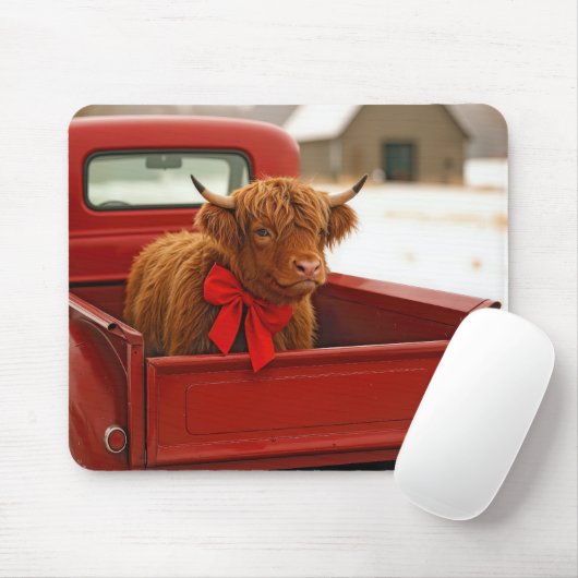 Christmas Highland Cow In Old Red Truck Muismat (Met muis)