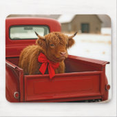 Christmas Highland Cow In Old Red Truck Muismat (Voorkant)