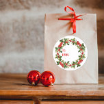 Christmas Holly Leaves & Berries Cadeau Label Stic<br><div class="desc">Dit Kerst sticker cadeau label is ideaal voor het verspreiden van feestvreugde en het maken van uw kerstmis samenkomen extra speciaal. Of het nu voor familie, vrienden of collega's is, het is een onvergetelijke manier om je warme wensen uit te drukken tijdens het feestseizoen. De holly bladeren en bessen voegen...</div>